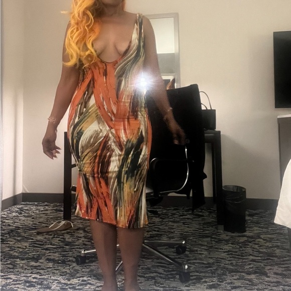 BodyCon Fitted Multi Color Dress- Size Medium - Picture 6 of 9